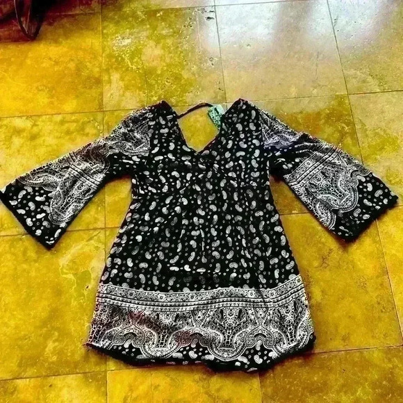 Nostalgia Boho ladies dress NWT Large. Flowy airy fringe on sleeves and bottom. - Picture 10 of 10